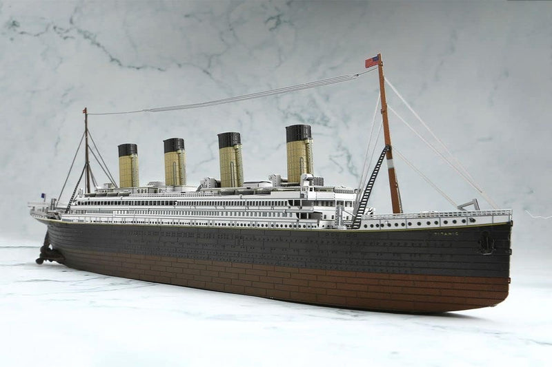 Metal Earth ICONX Premium Series - RMS Titanic Ship 1:928 Scale